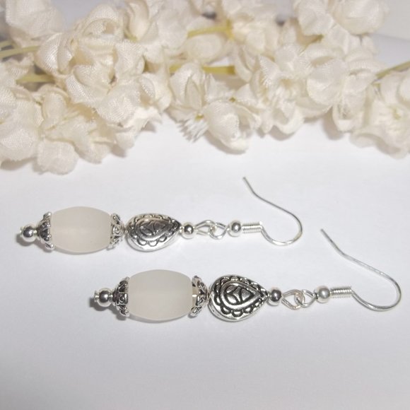 Earrings, White Earrings, Beaded Earring, White and Silver Earring, Earring 7924 - Picture 4 of 8